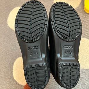 Croc black boots women’s 6